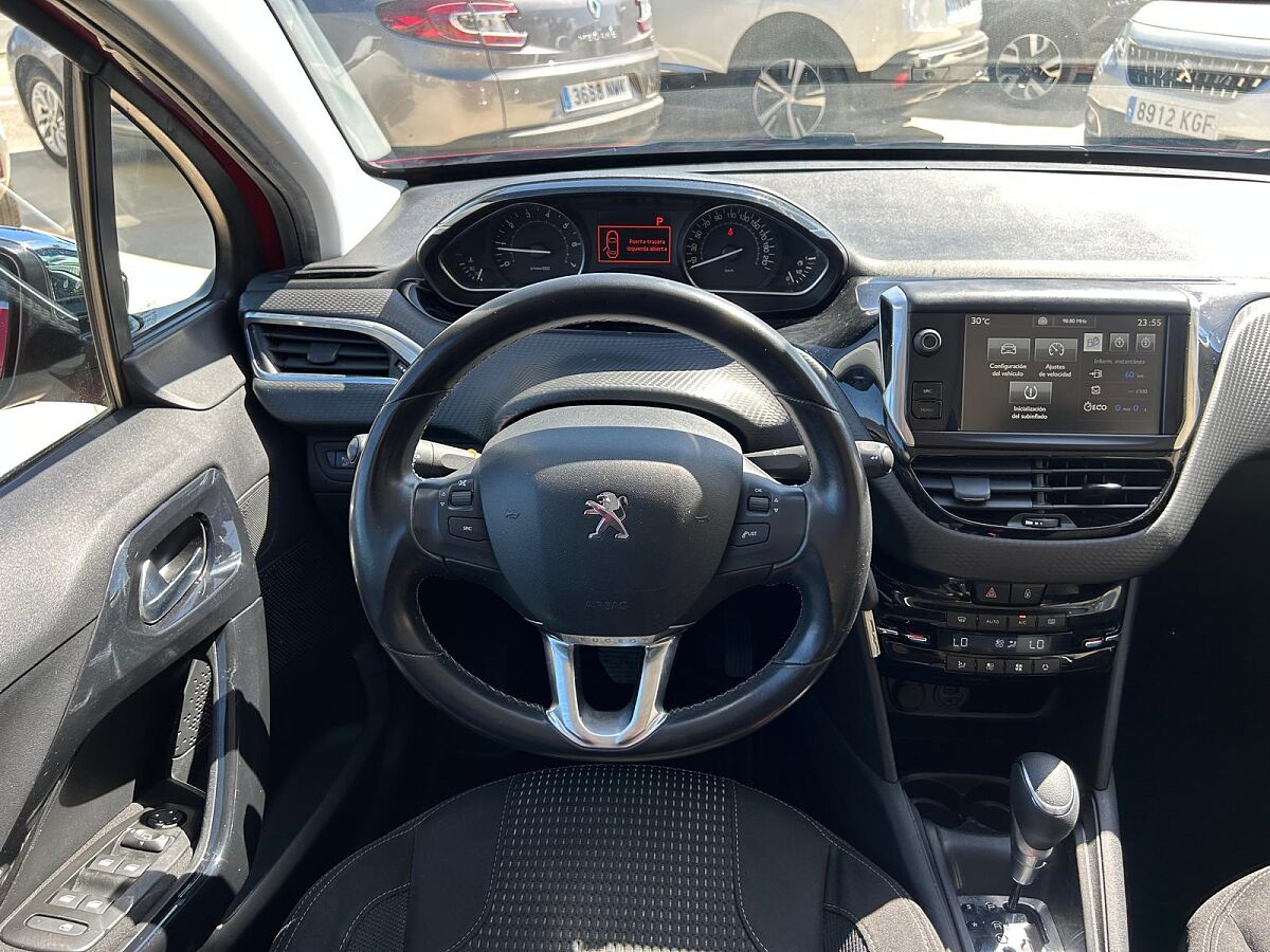 PEUGEOT 208 ALLURE 1.2 E-THP AUTO SPANISH LHD IN SPAIN 113000 MILES SUPERB 2015